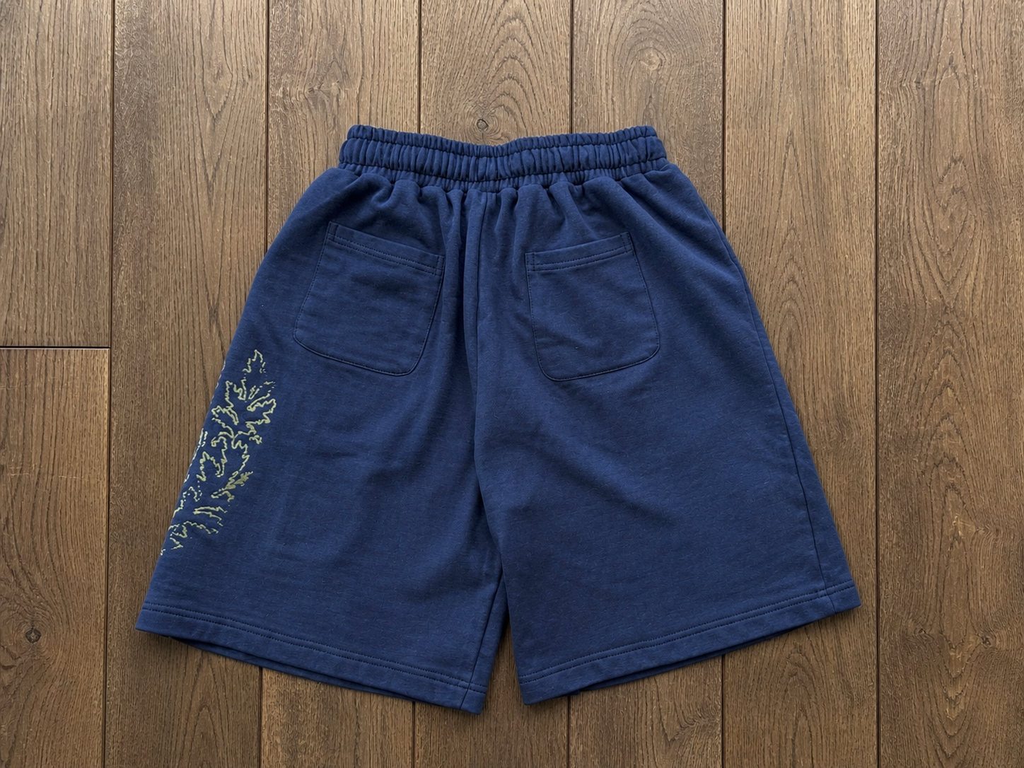 “crest” shorts
